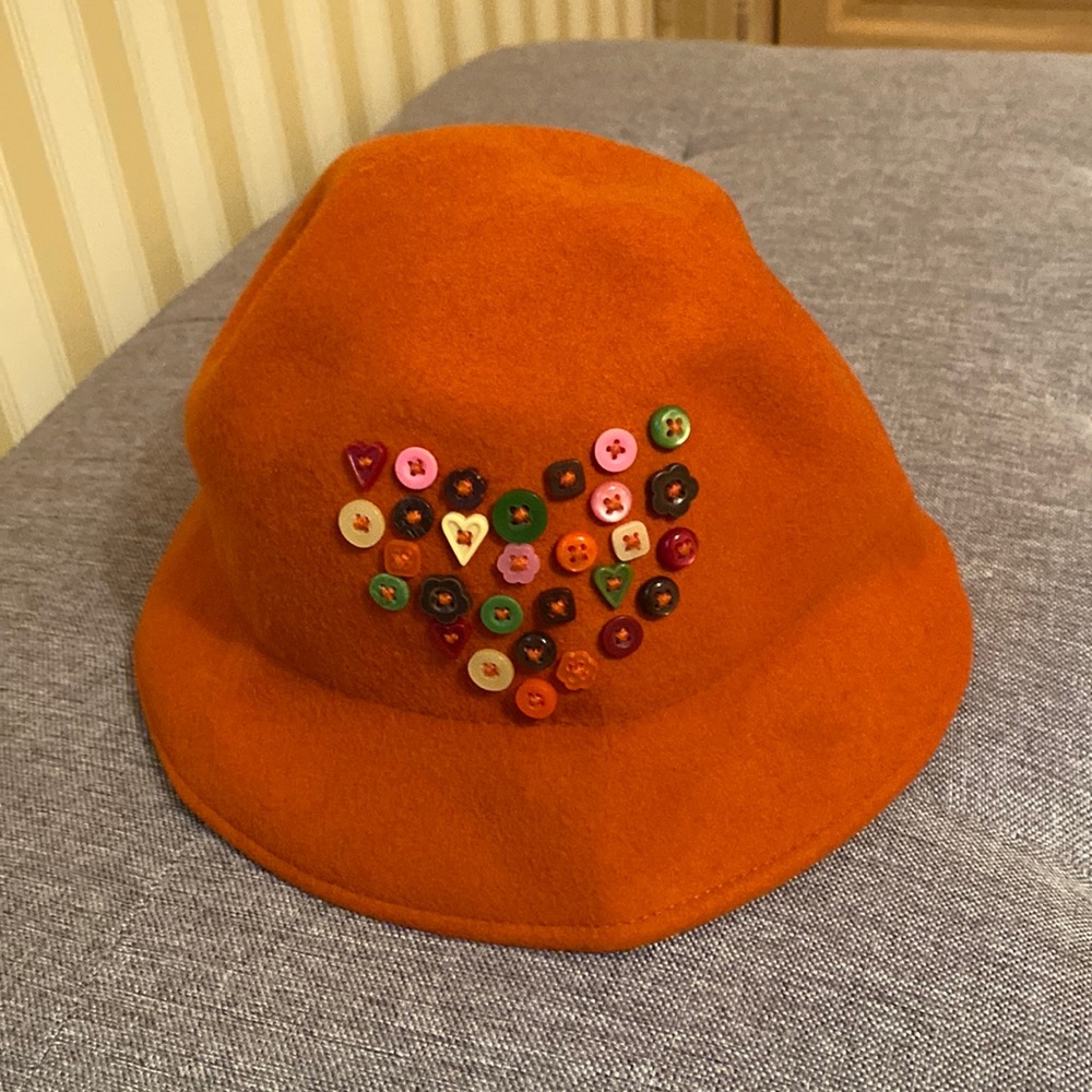 Adorable Gymboree Pumpkin orange Cloche hat with heart buttons